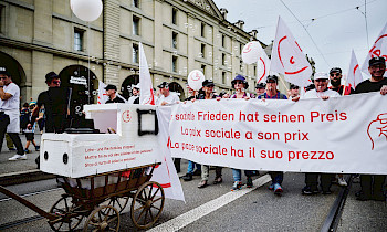 Starke SEV-Präsenz an der Kundgebung der Gewerkschaften für höhere Löhne und Renten am 16. September 2023 in Bern.
